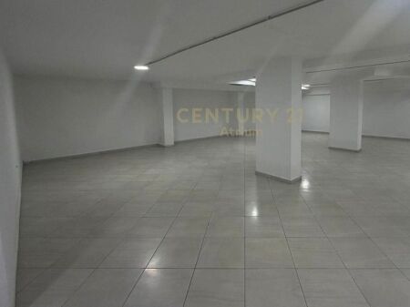 Ambient komercial per qira , Blloku