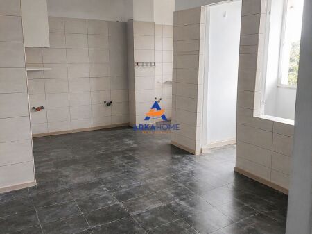 JEPET ME QERA APARTAMENT 1+1 "NË ELBASAN, QENDËR" 30000 LEKE