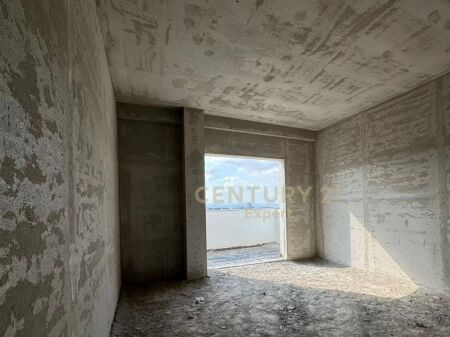 Garsoniere ne shitje, Spitali Amerikan 2