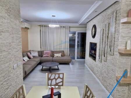 Shitet,  Apartament 3+1+2 , Porcelan, Tiranë .