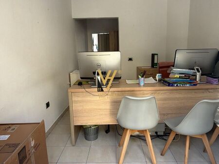 JEPET DYQAN 30 M2 ME QIRA TE RRUGA E DURRESIT 65.000 LEKE