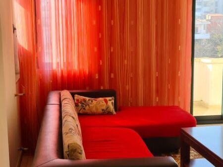 Jepet me qera 3+1 mobiluar kat vile ne astir e mobiluar 450 eu