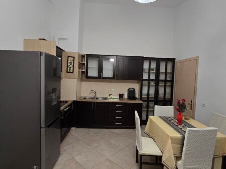 Qera, Apartament 1+1, Fresku, Tiranë - 30.000 leke | 61 m²