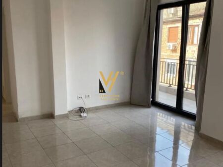 JEPET APARTAMENT 2+1+BLK ME QERA TE PAZARI I RI 800 EURO