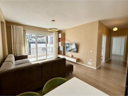 Apartament 2+1 per shitje tek Liqeni i Thate!