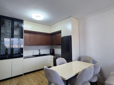 Jepet apartament me qera 2+1+P Golden Park 3, Perballe Amerikan 3/65.000 leke