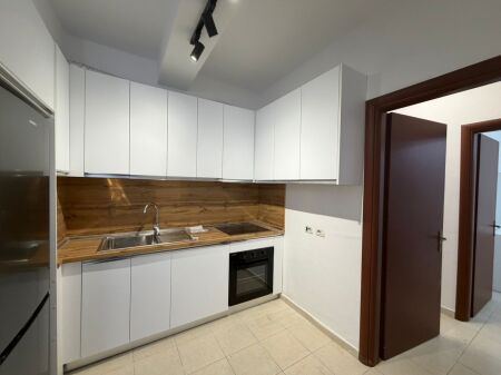 In affitto 3+1 Fresku Spar Market 450€