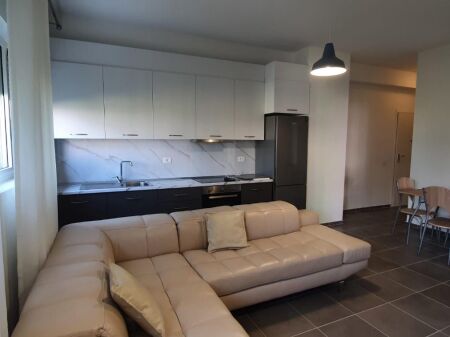 Apartament 2+1 me qera ne Ali Dem tek Mangalemi