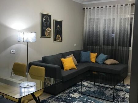 JEPET ME QIRA | Apartament 1+1 – Komuna e Parisit