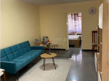 Apartament 1+1 me qira në zonën Tirana e Re