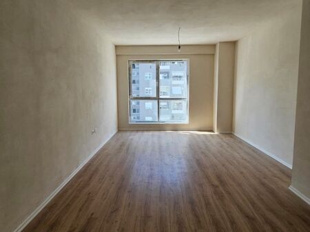 📌 Shitet Apartament 3+1+2 + Depo – Komuna e Parisit