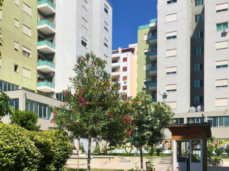 Shitet Apartament – Vlorë, Green Tower