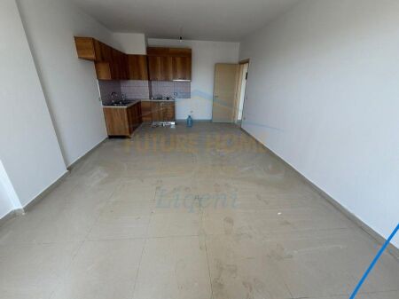 Shitet , Apartament 1+1 , Kinostudio, Tiranë.