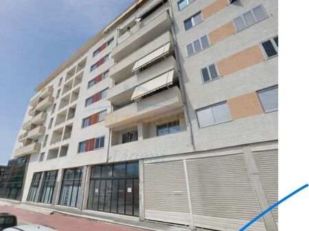 Shitet,  Apartament 1+1, Kinostudio, Tiranë .