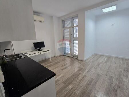 Jepet me qera ambjent per zyra ne Komunen e Parisit Kompleksi Kika 2.