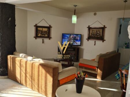 JEPET HYRJE 2+1+OBORR ME QIRA TE QYTET STUDENTI 50.000 LEKE