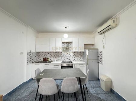 JAPIM ME QERA SHTEPI PRIVATE BUZE RRUGE NE DON BOSCO! 550 € /Muaj