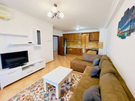 Apartament 2+1+2 tek Komuna e Parisit!