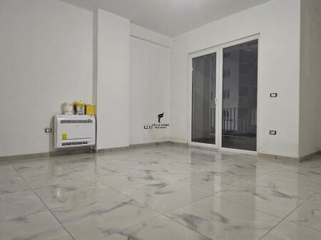 ZYRE ME QERA 66.6M2 LAPRAKE 600 EURO FH-68654