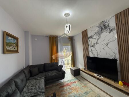 Jepet me qira apartament 2+1 me 2 tualete në zonën Spitalit, prane Pernocës   