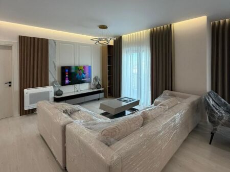 Apartament 1+1 me qira + 2 poste parkimi – Xhamllik