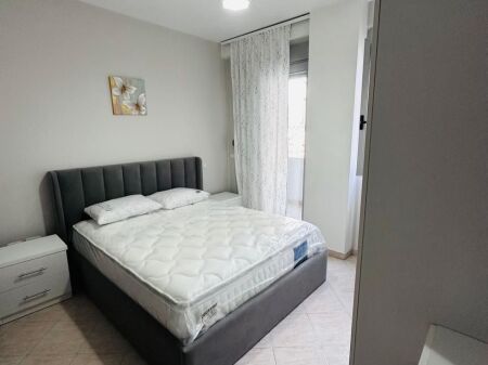 Jepet Me Qera Apartament 1+1+1 Ballkon