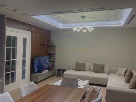 Shitet, Apartament 3+1+2+ Post Parkimi, Rruga e Kosovareve, Tiranë