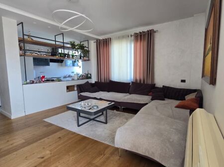 SUPER APARTAMENT PER SHITJE TEK STADIUMI DINAMO