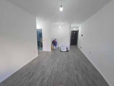 🏖️ SHITET APARTAMENT 1+1 TEK SHKËMBI I KAVAJËS