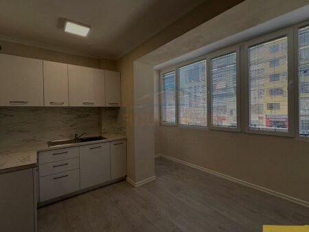 Qera, Ambient Zyre, 21 Dhjetori