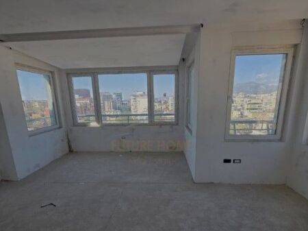 Shitet, Apartament 1+1+2, tek Ish Ekspozita, Tiranë