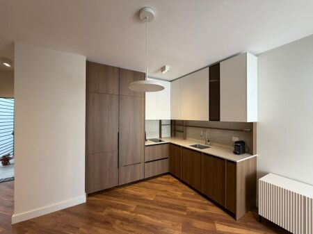 Shitet Apartament 1+1 pran kazazit durres