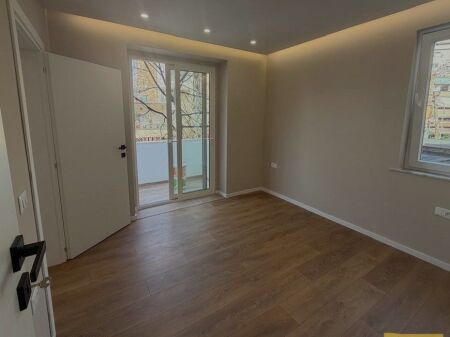 Qera, Apartament 1+1 , Rruga Mine Peza, Tiranë 400 €