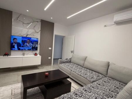 APARTAMNET ME QERA - RR. “5 MAJI”, MBAS QENDRES CONCORD,