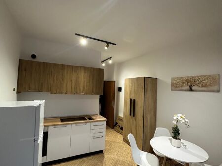 SHITET GARSONIERE TEK SHKEMBI I KAVAJES56000