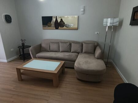 Jepet me qira apartament 2+1 në një nga zonat më të preferuara të Tiranës, në bllok!