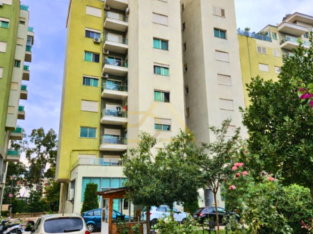 Shitet Apartament – Vlorë, Green Tower