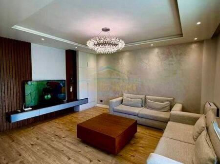 🏔️ Lusso e Privacy a "Sofia Hill Residence" – 3+1+2 con 2 Posti Auto! ✨