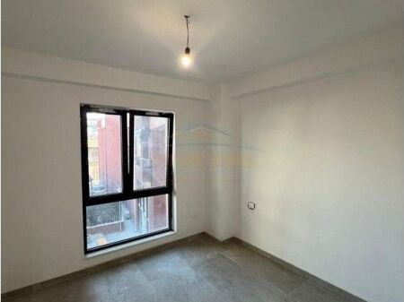 Qera, Ambient biznesi,Myslym Shyri