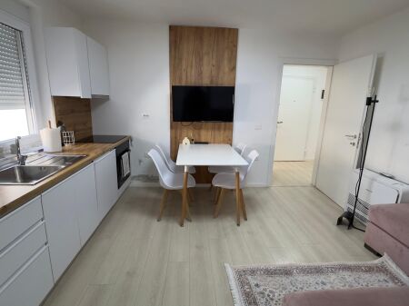 Shitet apartament 3+1 tek Mine Peza!