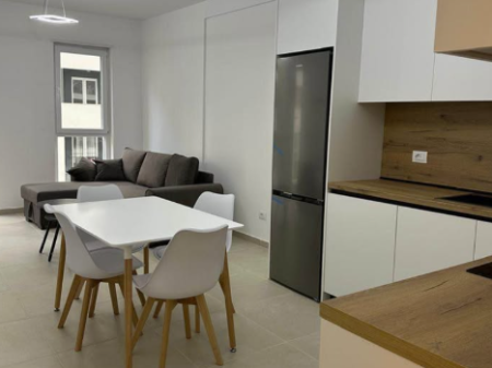 🏡 APARTAMENT 2+1 ME QIRA – UNIVERS CITY