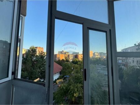 Apartment 3+1+2, Bajram Curri Boulevard