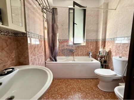 Appartamento - In Vendita - Via Ali Demi, Tirana