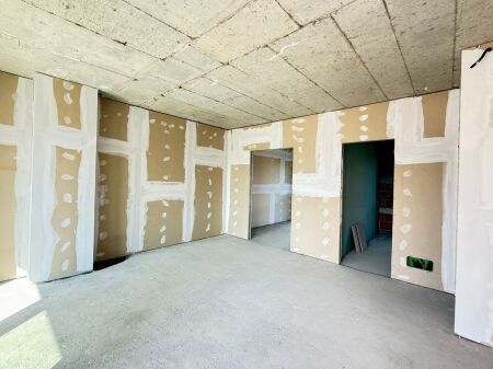 Vilë e Bashkangjitur për Shitje pranë TEG