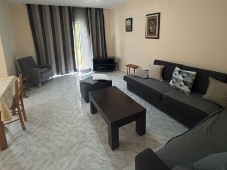 Apartament 3+1+2 me qira ngjit me Kristal Center