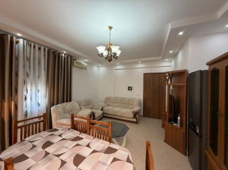 Jepet me qera apartament 2+1 Plazh