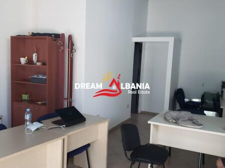 Jepet me qera zyre ne Bulevardin Zogu i Pare prane Ministrise se Drejtesise (ID 42611423)