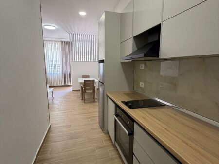 Jepet me qira apartament 1+1 +verand