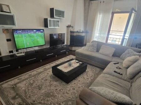 Shitet Super Apartament i investuar 2+1+2 + dy BAllkone Tek njesia Administrative nr 13