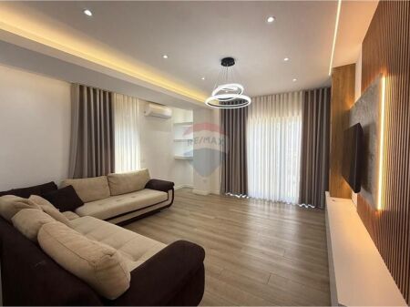 Super apartament 2+1+2 me qira!